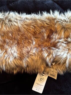 American Eagle Outfitters Beige Knit Scarf with Faux Fur Trim